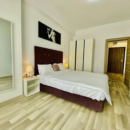 Summerluxe Mamaia